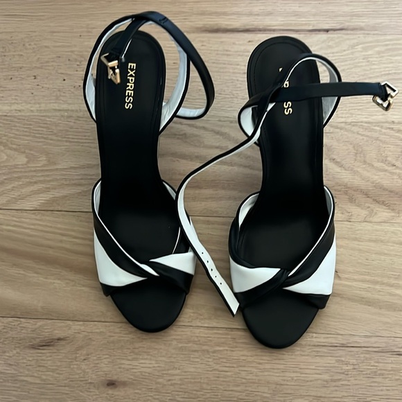 Black and white express heels - Picture 1 of 1
